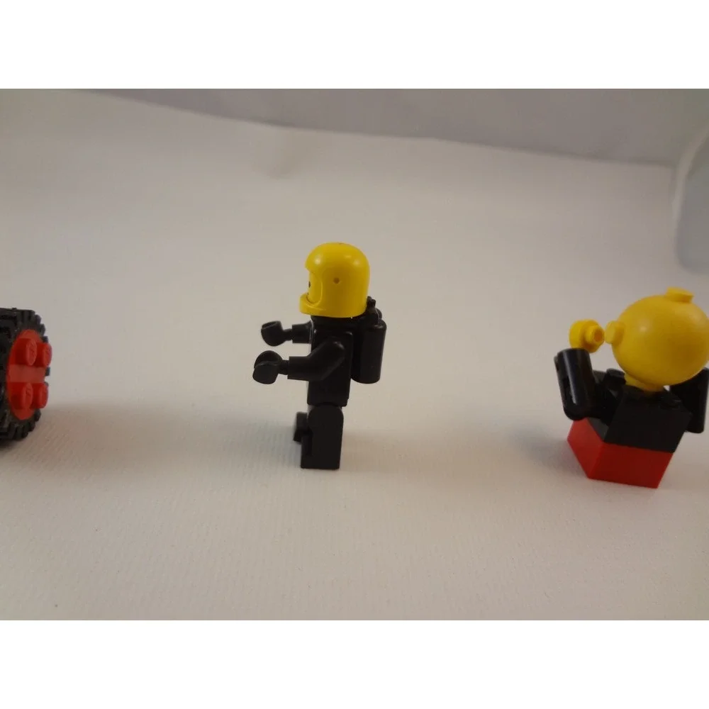 Lego Minifigure Space - Classic Black with Air Tanks sp003 - Sets 6971 6952 6951